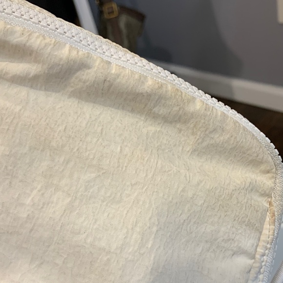 Lululemon Cream Belt Bag - Picture 2 of 7